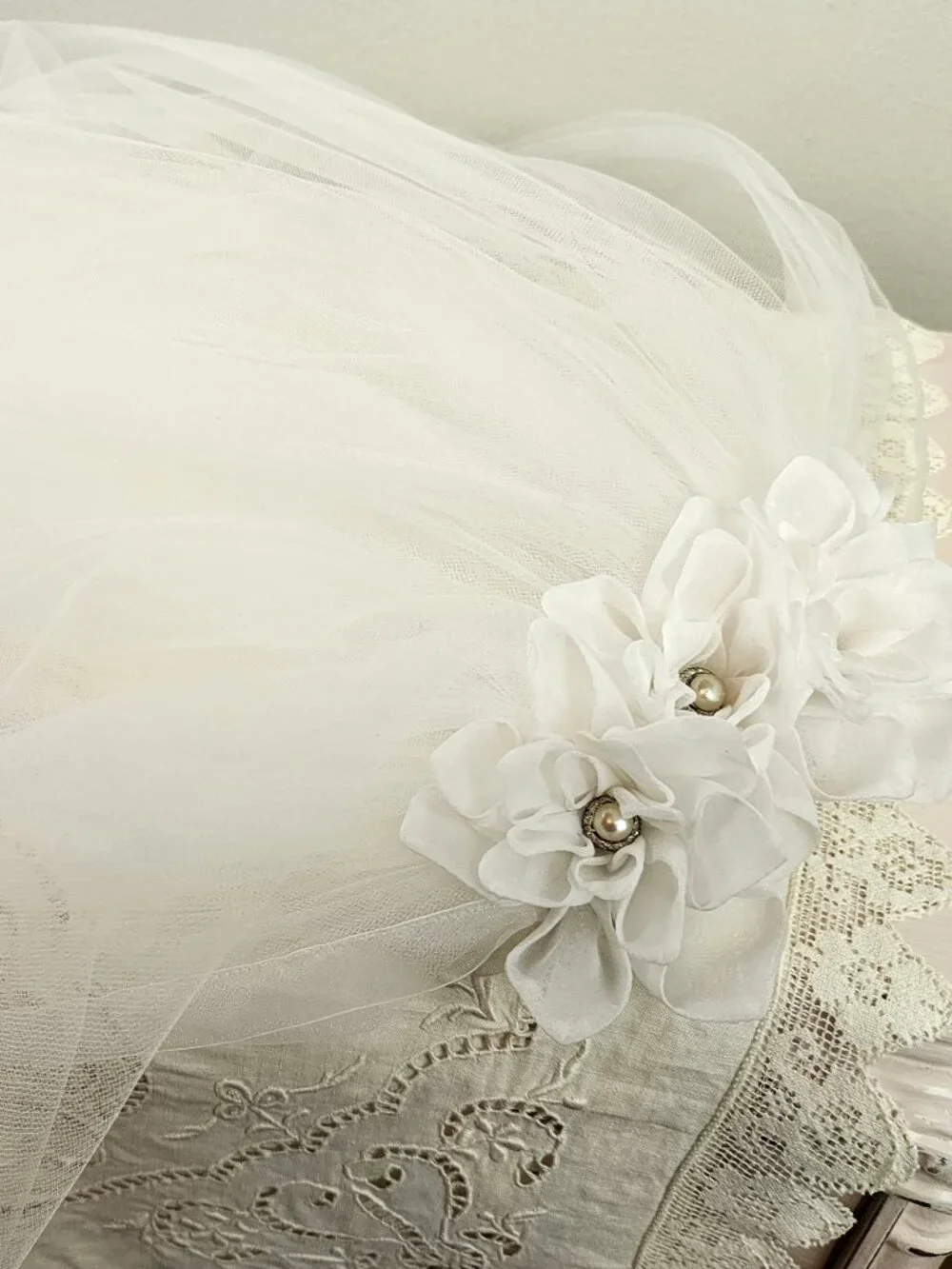 Vintage White Tulle Double Layer Wedding Bridal Veil w/ White Roses Rhinestones